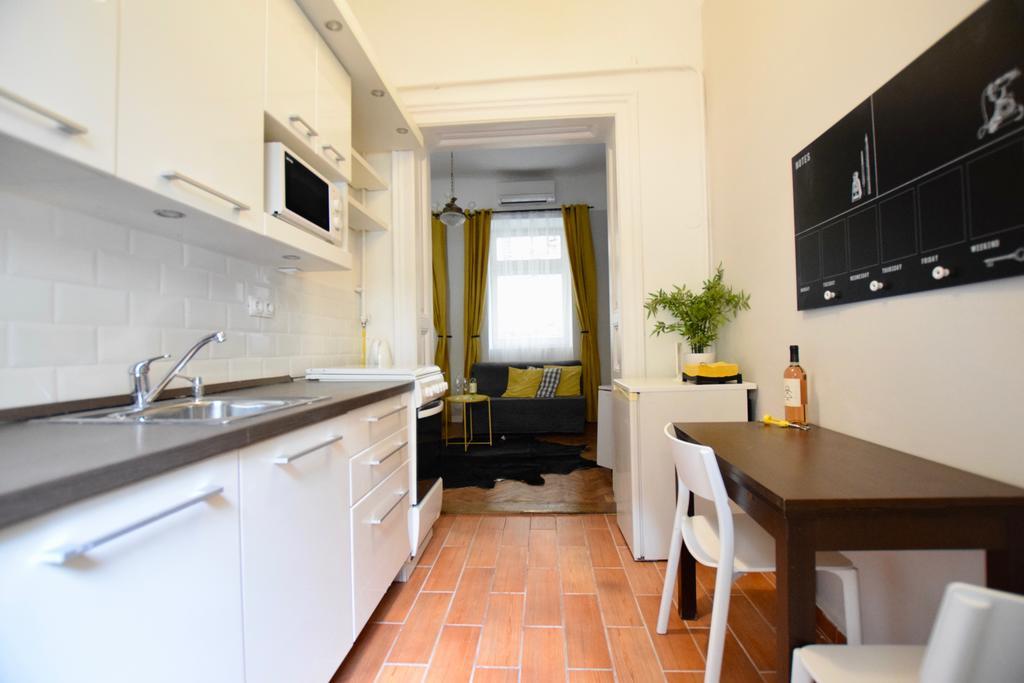 Standard Apartment By Hi5 - Chainbridge Budapest Luaran gambar
