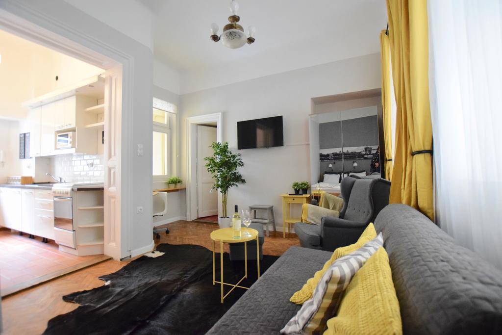 Standard Apartment By Hi5 - Chainbridge Budapest Luaran gambar