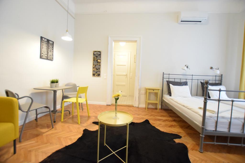 Standard Apartment By Hi5 - Chainbridge Budapest Luaran gambar