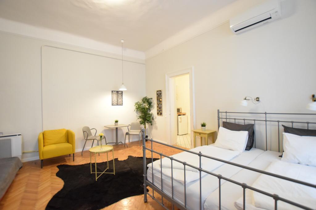 Standard Apartment By Hi5 - Chainbridge Budapest Luaran gambar